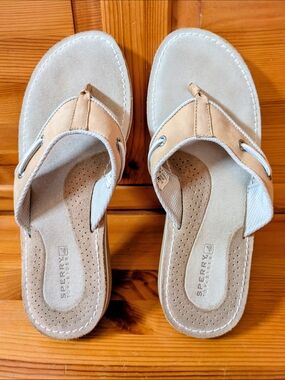 Sperry Women’s Light Beige Suede Thong Sandals